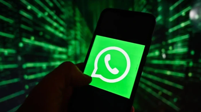 Secure messaging architecture with blockchain technology protecting WhatsApp communications