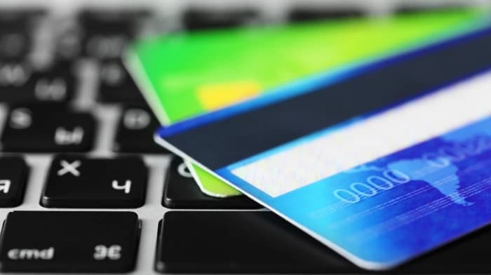 Платформа для трансграничных платежей, демонстрирующая многоцепочечную архитектуру блокчейна с глобальным потоком транзакций